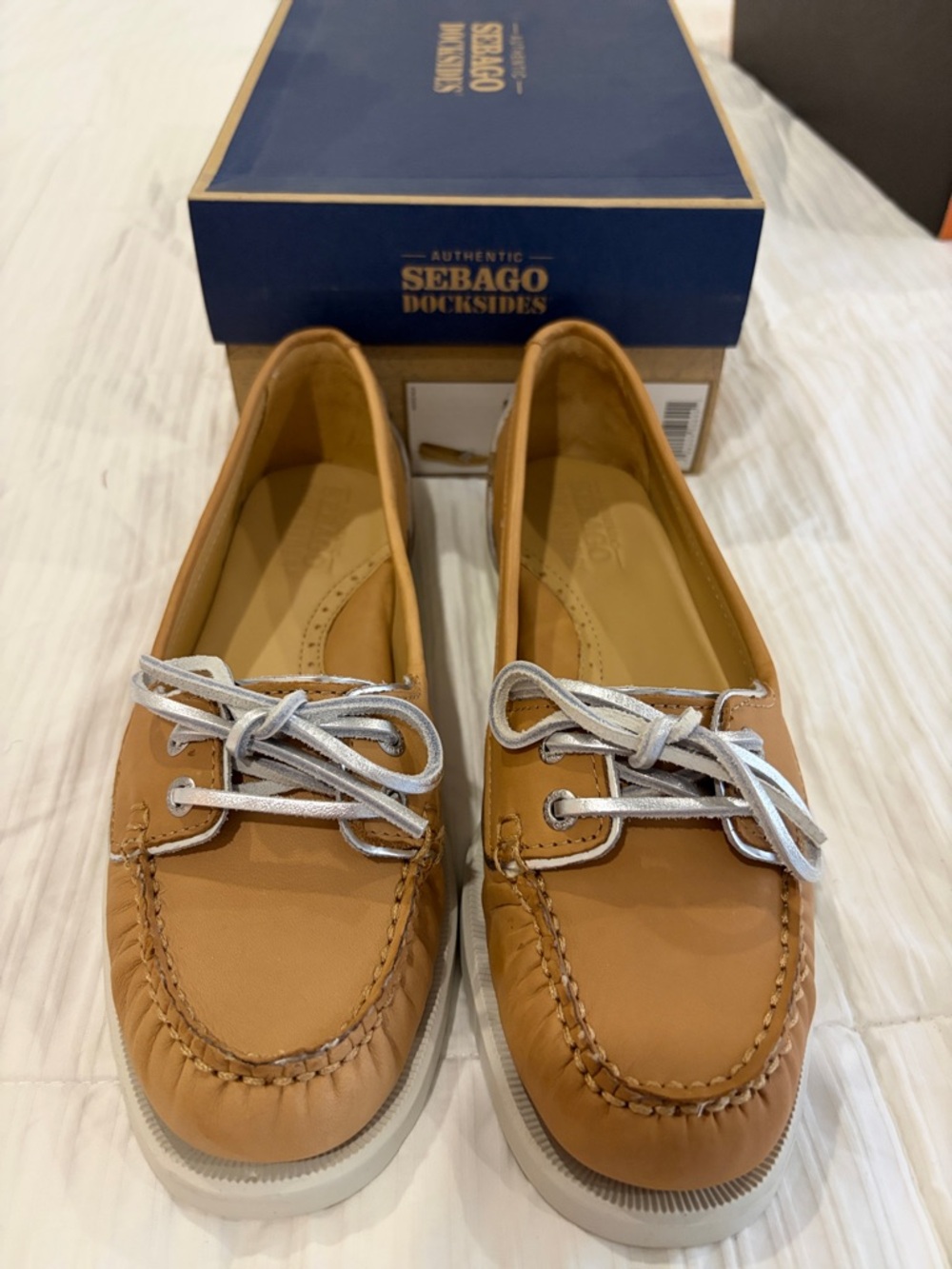 Sebago Tan Leather Boat Moccasins with Silver Laces - Brand New in Size 7